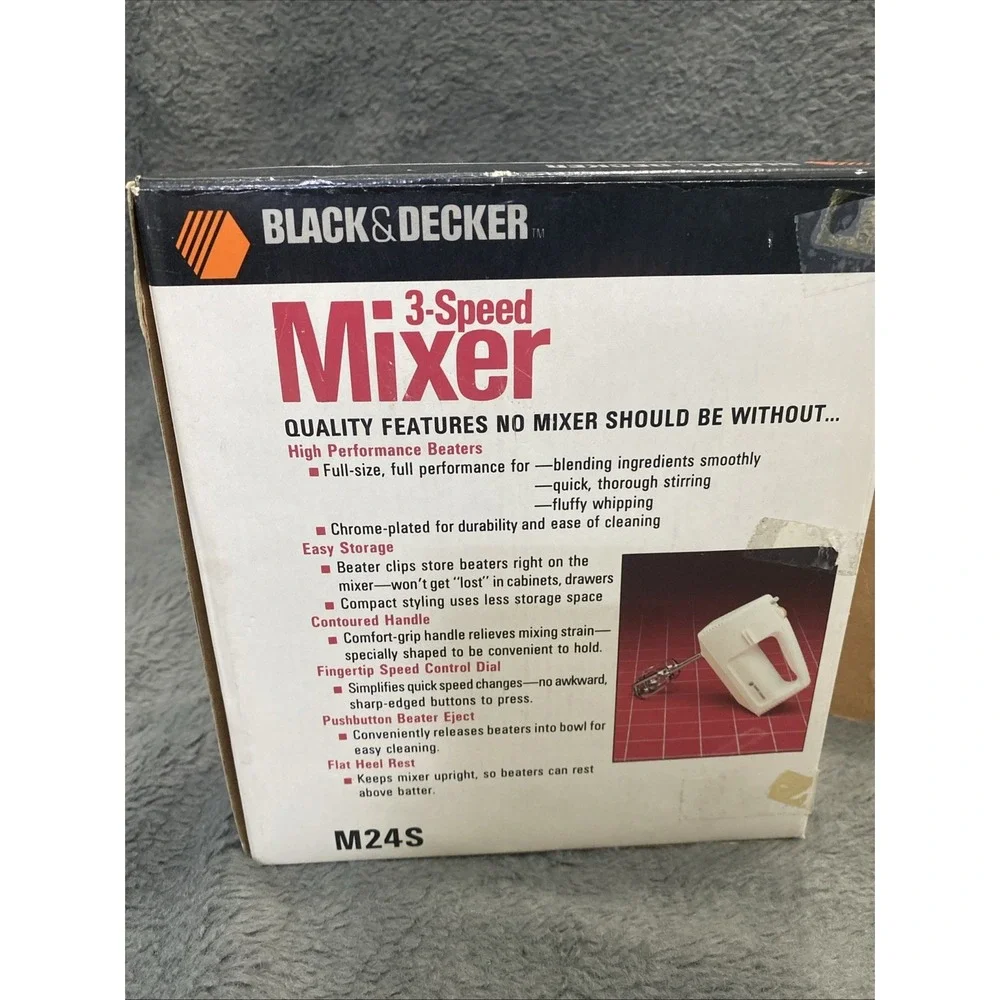 Vintage Black And Decker M24S 3‎ Speed Handheld Electric Mixer White New Retro
